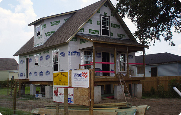 Image of house under construction.