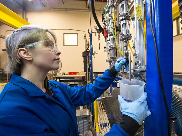 Researcher works in NREL lab.