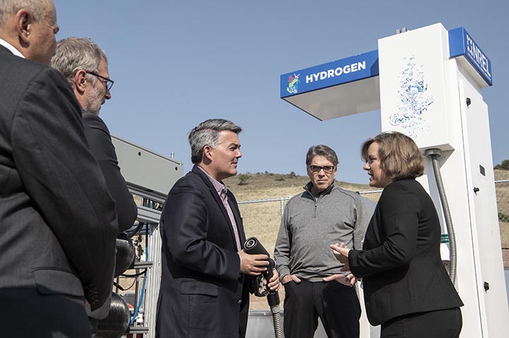 2018-09-photo-01 Four men and one woman talk in front of a hydrogen fueling station at the National Renewable Energy Laboratory.