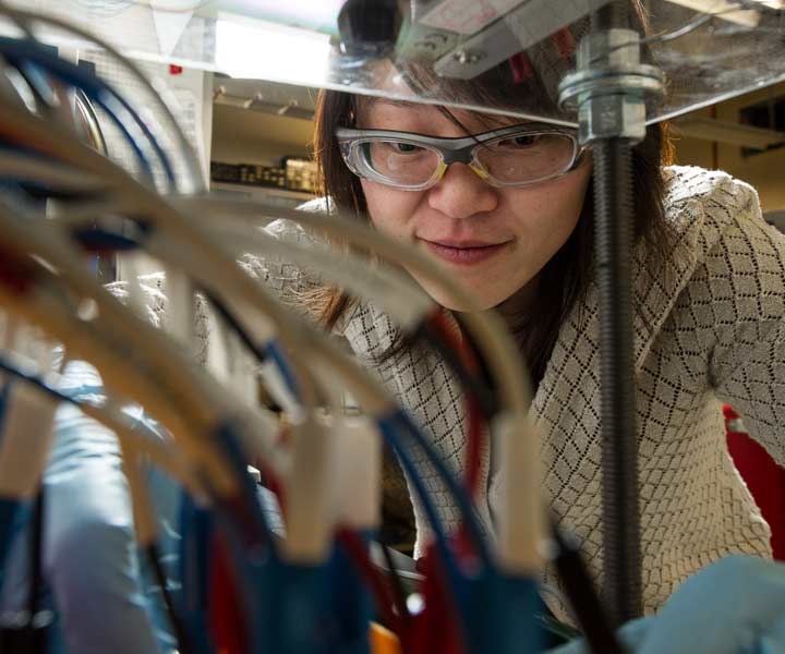 thsc-201808-3 NREL scientist, Chunmei Ban works on energy storage materials in the electrochemical energy storage lab at NREL's Solar Energy Research Facility